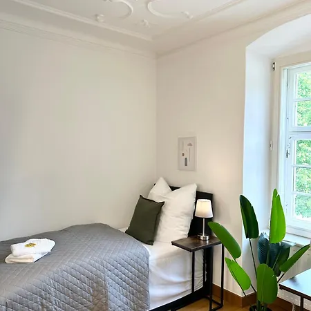 Bella - Family&business Ap 1, 100m Zum Konzerteingang Schloss, Parkplatz, Smarttv, Netflix, Waschmaschine, 24h Checkin, 30qm Apartamento Ludwigsburg