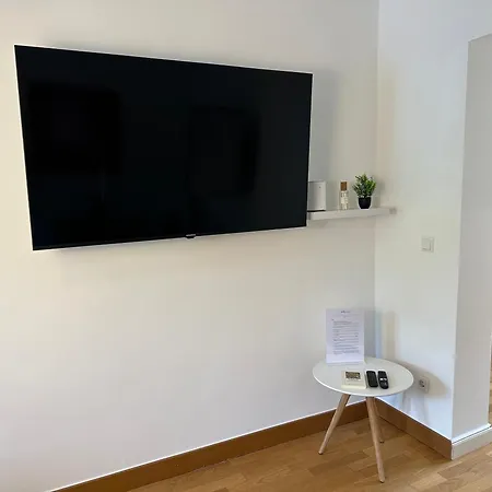 Bella - Family&business Ap 1, 100m Zum Konzerteingang Schloss, Parkplatz, Smarttv, Netflix, Waschmaschine, 24h Checkin, 30qm