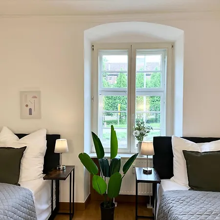 Bella - Family&business Ap 1, 100m Zum Konzerteingang Schloss, Parkplatz, Smarttv, Netflix, Waschmaschine, 24h Checkin, 30qm Apartamento Ludwigsburg