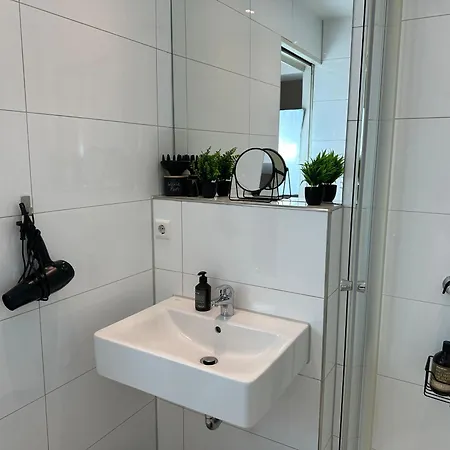 Bella - Family&business Ap 1, 100m Zum Konzerteingang Schloss, Parkplatz, Smarttv, Netflix, Waschmaschine, 24h Checkin, 30qm * Ludwigsburg