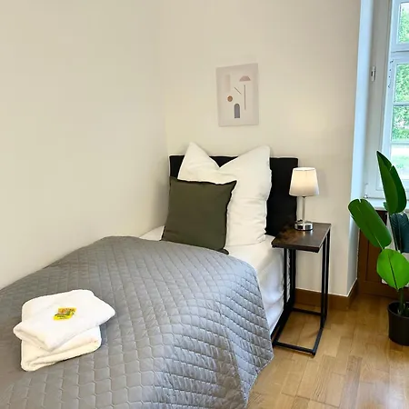 Lejlighed Bella Casa - Family&business, 100m Zum Konzerteingang Schloss, Parkplatz, Smarttv, Netflix, Waschmaschine, 24h Checkin, 30qm, Ap1 *