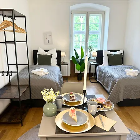 Bella - Family&business Ap 1, 100m Zum Konzerteingang Schloss, Parkplatz, Smarttv, Netflix, Waschmaschine, 24h Checkin, 30qm Apartamento